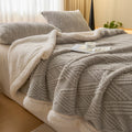 Thickened Warm Coral Fleece Blanket Soft Cozy Striped Pattern Throw Blankets for Sofa Bed Autumn Winter Plush Duvets Blankets